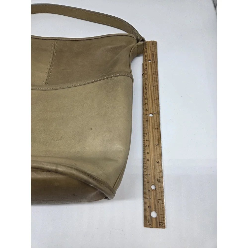 Coach 302 Glove‑Tanned Leather Shoulder Bag USA Made Vintage Beige Zip Top Purse